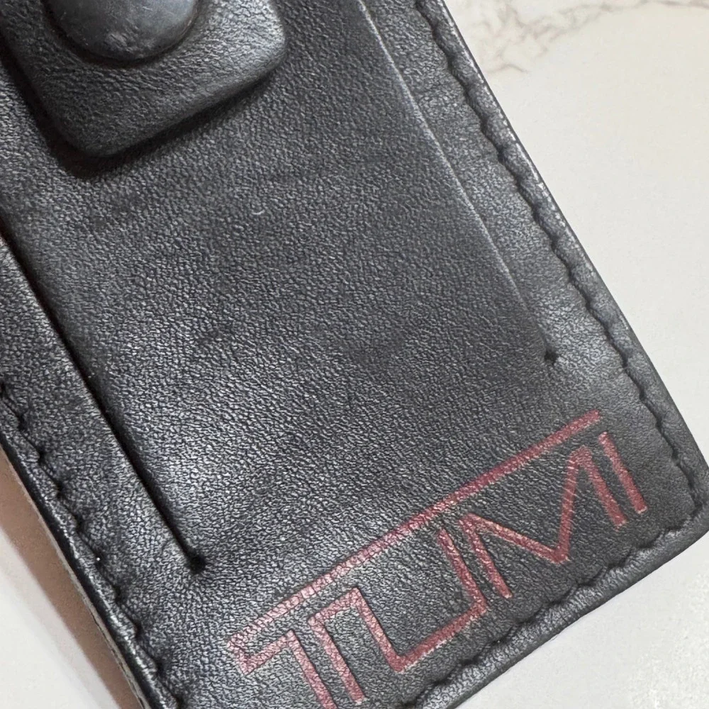 TUMI Black Leather Luggage Tag Snap Flap Adjustable Buckle Strap Accessory